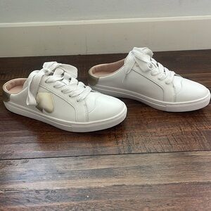 ♠️Kate Spade Signature Fez Court Leather Mule Sneaker, White / Pale Gold